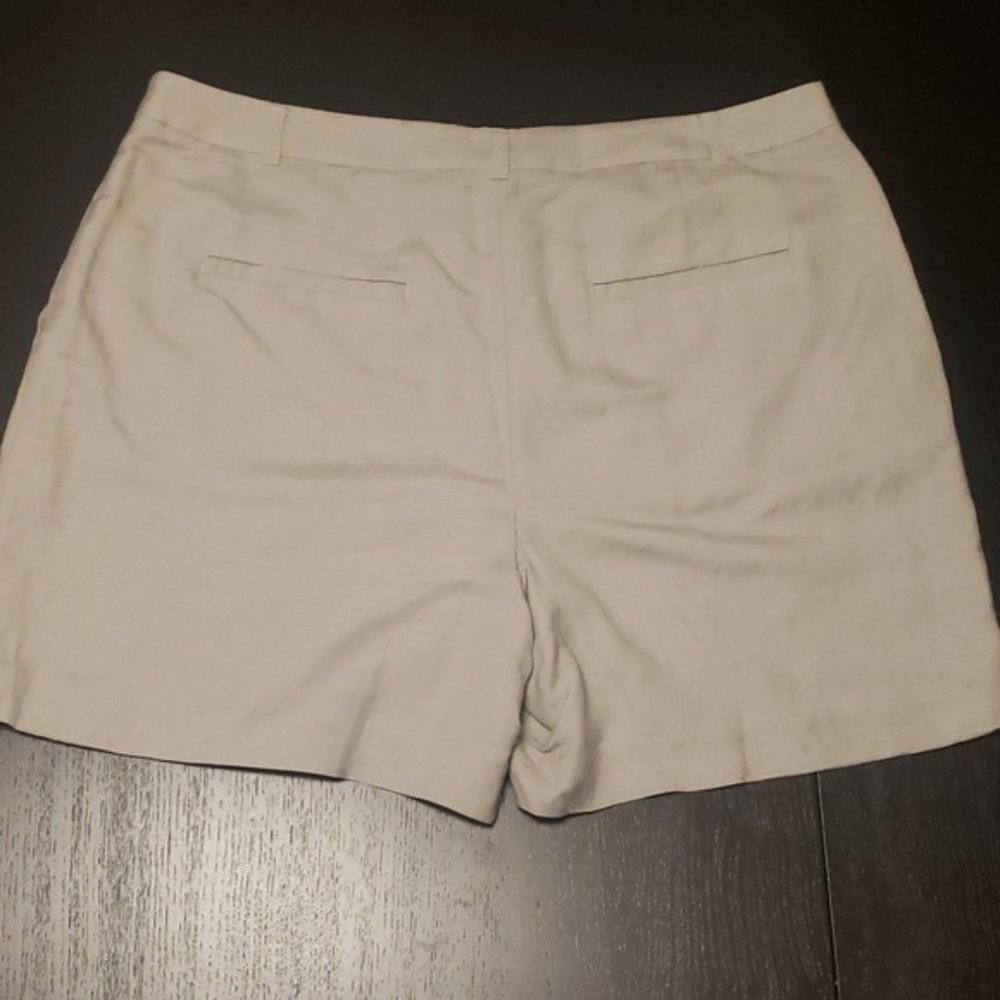 RW&CO Linen Short - Picture 2 of 7